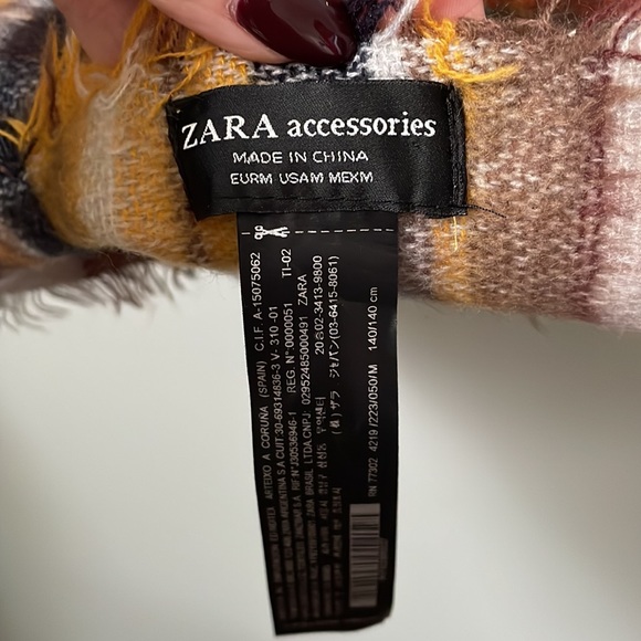 Long scarf by Zara - Picture 4 of 4